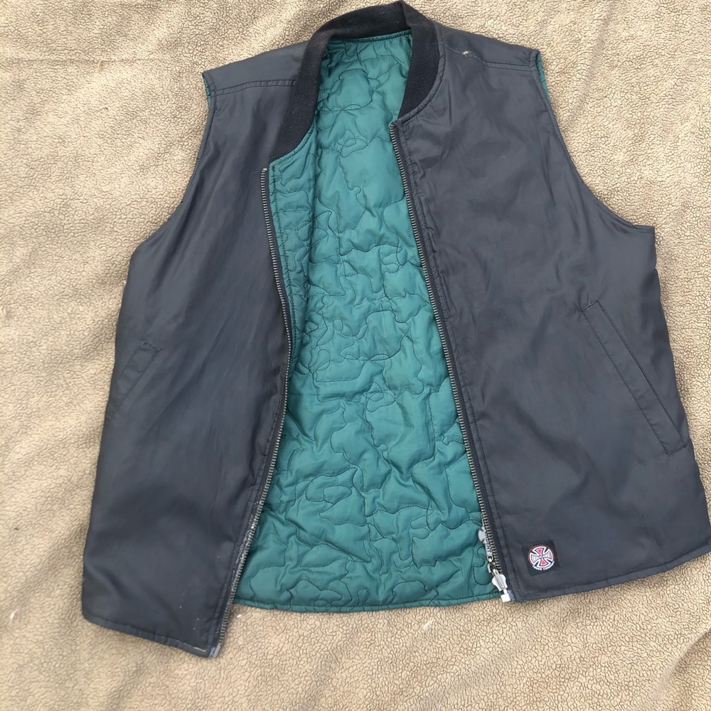 Independent reversible quilted vest